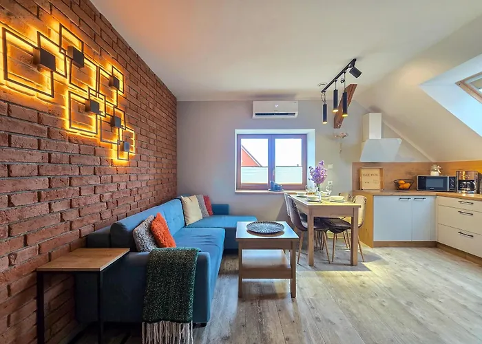 Komarno Iv * 耶莱尼亚古拉